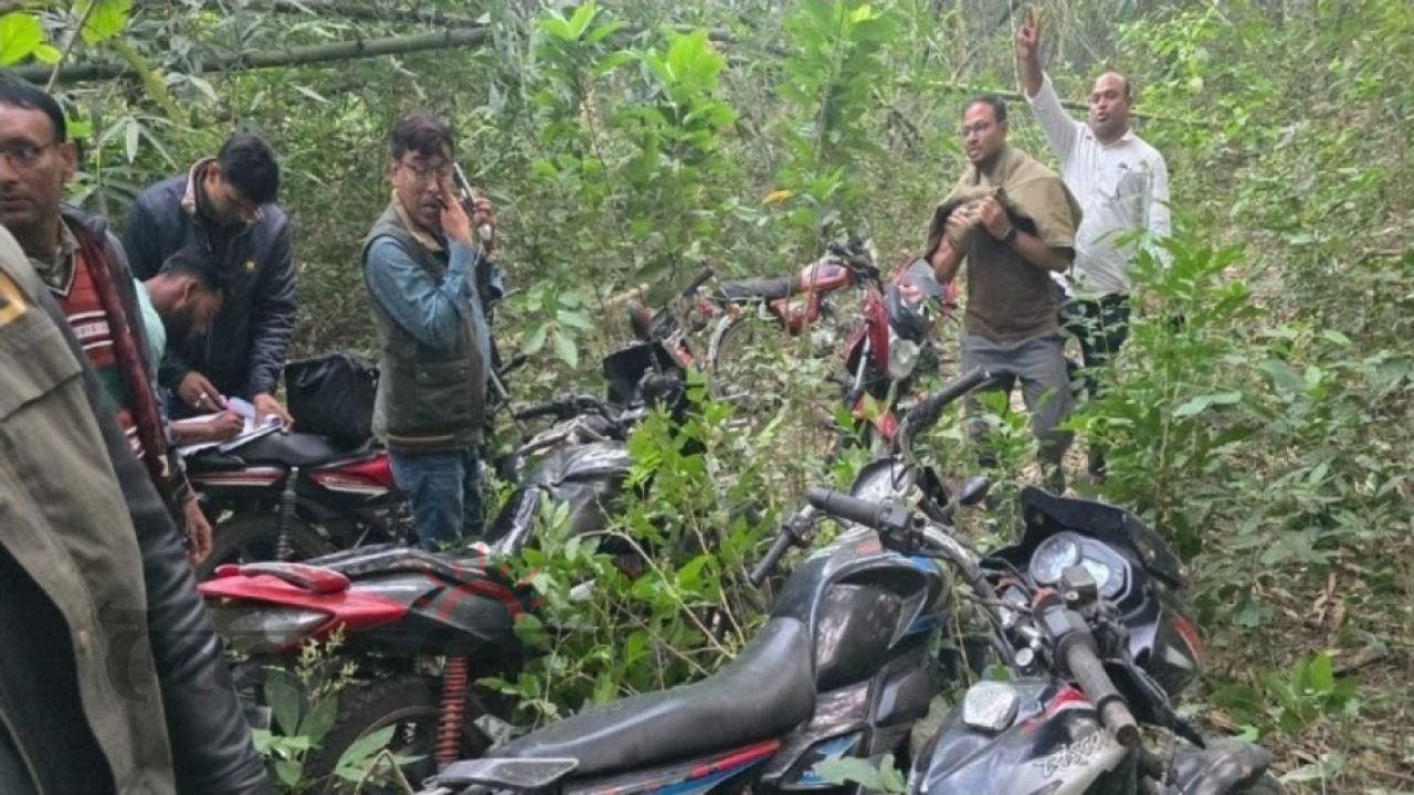 জামায়াতের লুট হওয়া ৯ মটরসাইকেল বিএনপি নেতার বাড়ি থেকে উদ্ধার